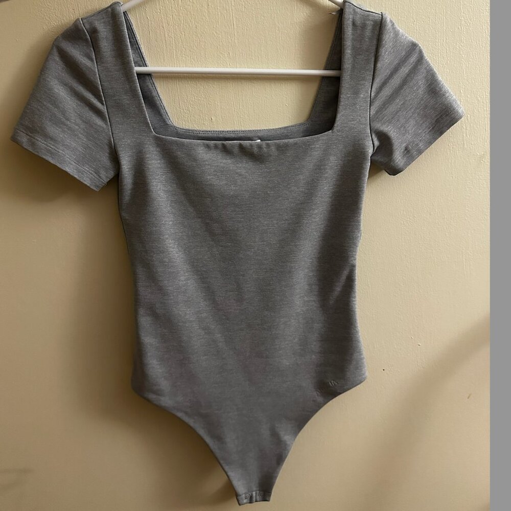 Aritzia Contour Square Neck Bodysuit XS in gray